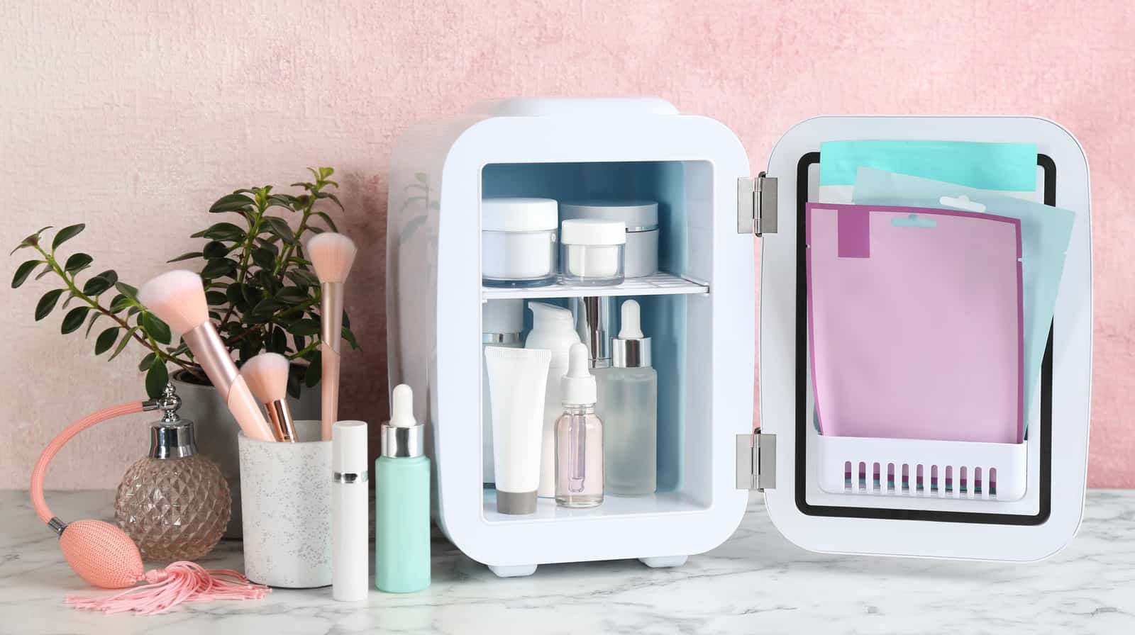 How to Store Cosmetics Correctly